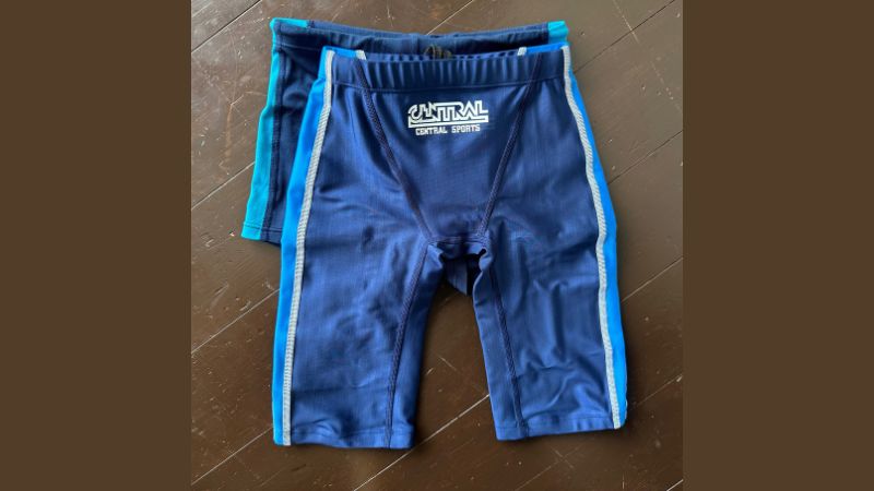 スクール水着SSサイズとアッパー水着Mサイズの比較