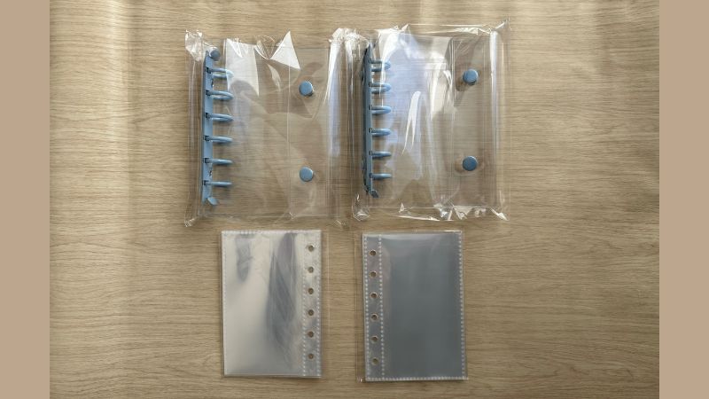 透明シール帳と付属のリフィル