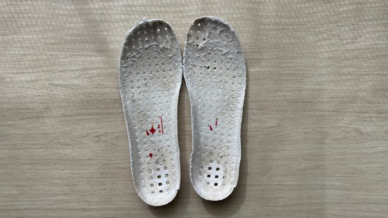 ボロボロのインソール