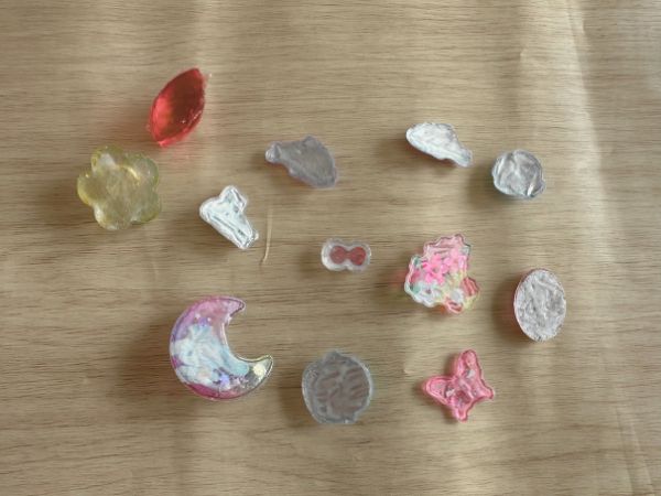 白いのりが透明になるまで乾かす