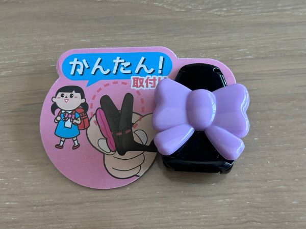 服に穴が開かない名札クリップ リボン