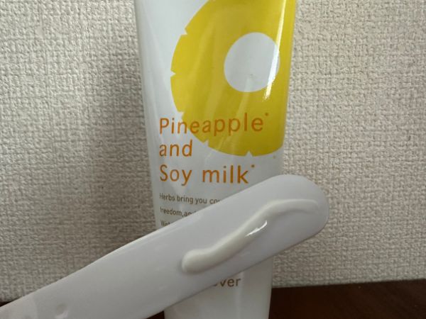 パイナップル豆乳除毛クリーム出した様子