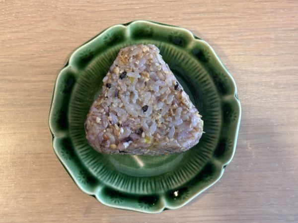 ちりめん山椒と枝豆おにぎり　温め後